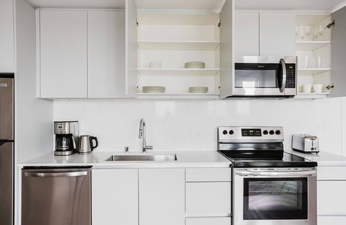 East Pasadena Apartment | Terrific Pasadena 1BR w/Gym & Elev, nr Dining & Movies, by Blueground