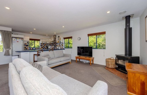 Wanaka House | Terrific views on Totara