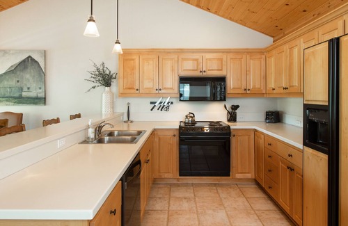Teton Pines House | Teton Pines Country Club Townhome Hollyhock: 3 BR, 3.5 BA Townhouse in Wilson, Sleeps 6