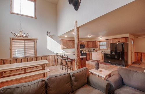 West Yellowstone House | Teton Townhouse - Sleeps 6 - 12, 5 Blocks from Yellowstone's West Enterance