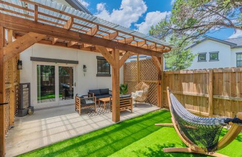 Wetmore House | Texas Casita Retreat Minutes From Six Flags
