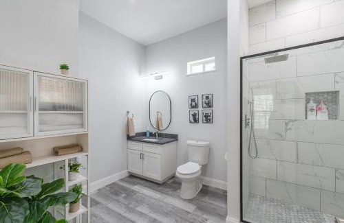 Wetmore House | Texas Casita Retreat Minutes From Six Flags