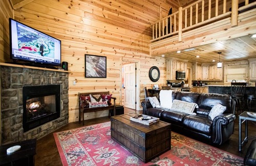 Hochatown House | Texas Kind of Way, Hot Tub, Fireplace, Covered Deck, Pool table, Game Loft