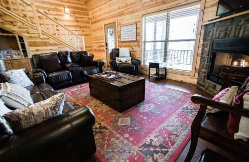 Hochatown House | Texas Kind of Way, Hot Tub, Fireplace, Covered Deck, Pool table, Game Loft