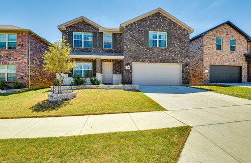 Fort Worth House | Texas Retreat w/Patio Near Kayaking & Golfing!