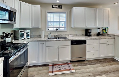 Rockport House | Texas Tiki | Bay Views, Pet-Friendly