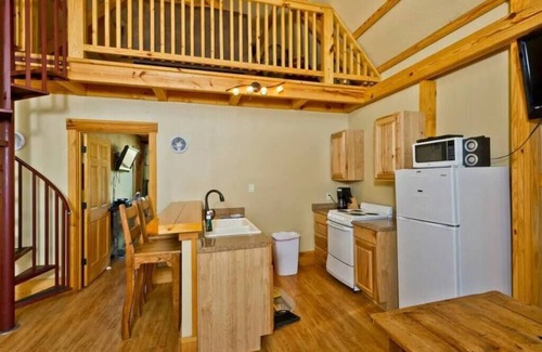 New Braunfels Cabin | TH 4 - Whippoorwill Haus
