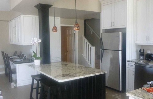 Central Okanagan House | TH5 - Gorgeous Remodelled Beachfront Townhouse