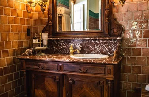 Elizabethtown House | Thaddeus Steven Suite | Moonstone Manor B&B