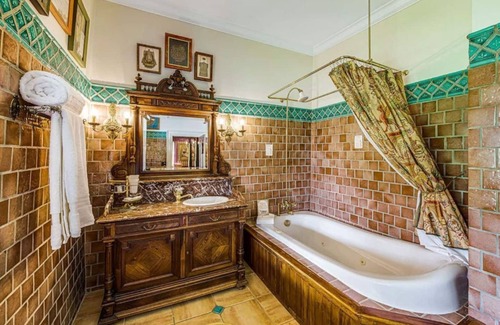 Elizabethtown House | Thaddeus Steven Suite | Moonstone Manor B&B