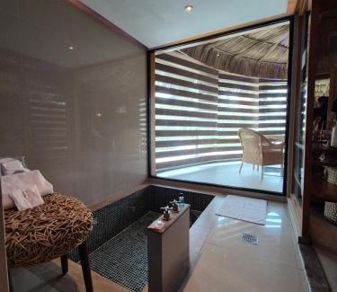 Leon Hotel | Thai Lagoon