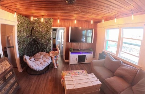 Mission Beach Condo | Thai Oasis: 1BD Retreat: Parking, Steps 2 Beach!
