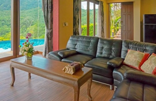 Ko Kaeo Villa | THAI Style Private Hill Top Villa with Infinitypool, OceanView and King-bed