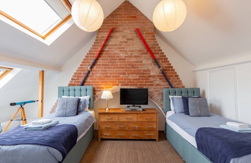 Walberswick House | Thalassa - a cottage that sleeps 8 guests in 4 bedrooms