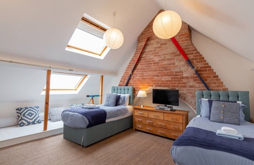 Walberswick House | Thalassa - a cottage that sleeps 8 guests in 4 bedrooms