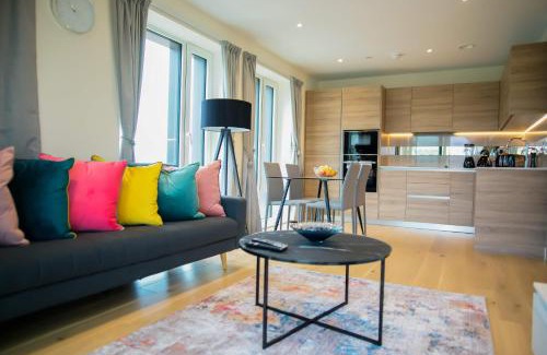 Woolwich Riverside Apartment | Thames View 2 Bed Apartment With Balcony