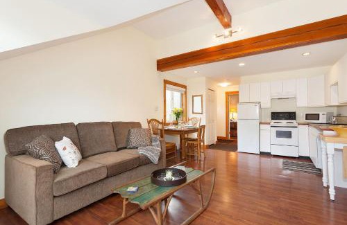 Pemberton Apartment | Thanksgiving Special Pemberton Valley 1 bedroom suite king size bed WIFI cable TV gorgeous views free parking walk to Village