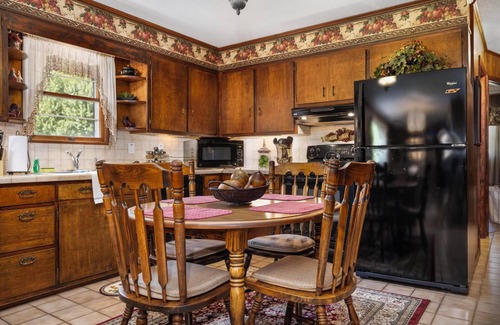Erwin House | 'That 70s House' Retreat near the Nolichucky
