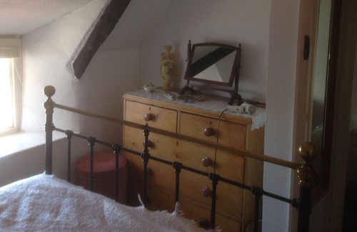 Ruan Minor Cottage | Thatched Cottage set in the heart of a quiet Cornish Village