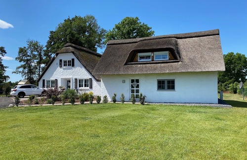 Worpswede House | Thatched cottage with sauna (incl.), terrace, garden in Worpswede