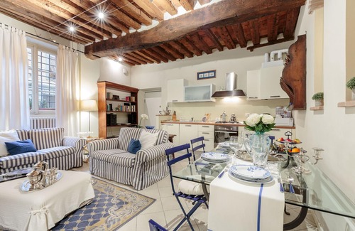 Lucca Historical Center Apartment | The 1400's Apartment