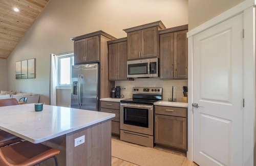 Moses Lake House | The 19th Green ~ A private lake house on Legacy Golf Course.