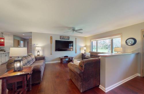 Eagle River House | The 19th Hole Lakeside