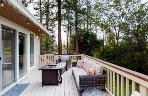 Groveland House | The 19th Hole