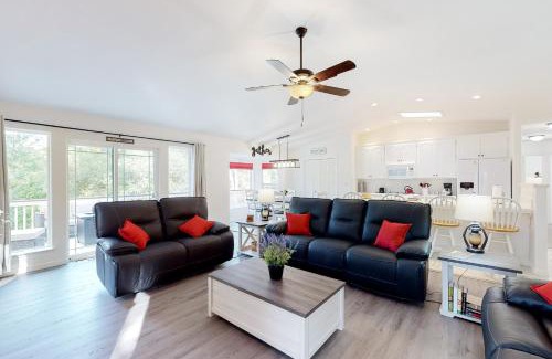 Groveland House | The 19th Hole