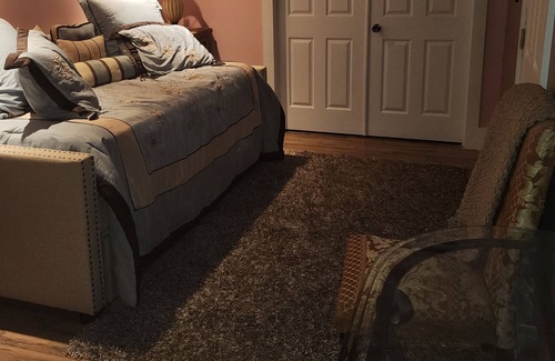 Niles House | The 3R Bed N Breakfast SCHOOL HOUSE SUITES