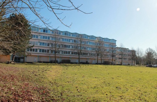 Holm Apartment | The 40 m&sup2; apartment (west side) is on the 1st floor in the house "Schleswig". It is suitable for a maximum of 4 people, ideal for a small family. In the living room of this bright and friendly apartment there is a sofa bed for 2 people.
