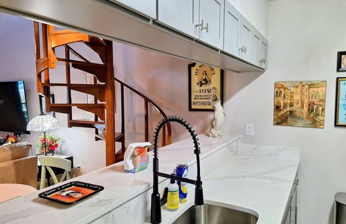Sanibel Condo | The 5 star Mermaid House beachfront condo reopens. Gulf view from all windows