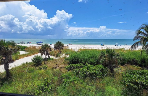 Sanibel Condo | The 5 star Mermaid House beachfront condo reopens. Gulf view from all windows