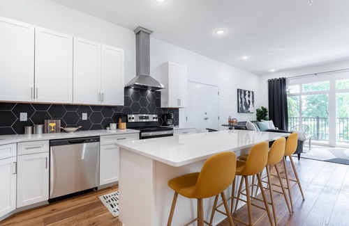 Inglewood Condo | The A Side - Luxury Condo with Modern Edge