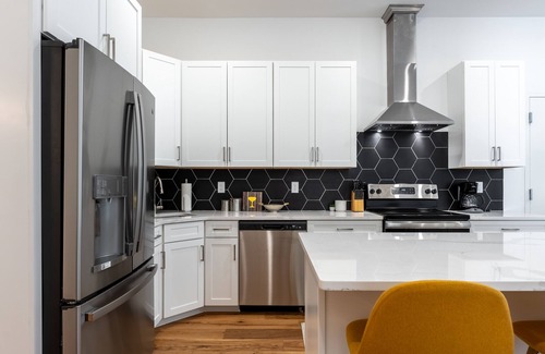Inglewood Condo | The A Side - Luxury Condo with Modern Edge