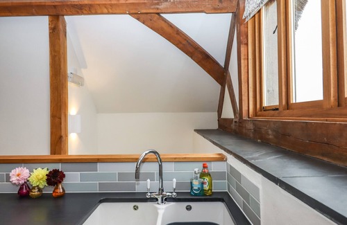 Hittisleigh Cottage | THE ACORN BARN, romantic, with a garden in Hittisleigh