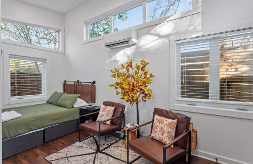 Downtown House | The Acorn - Tiny House in HISTORIC OAKWOOD
