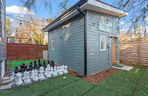 Downtown House | The Acorn - Tiny House in HISTORIC OAKWOOD