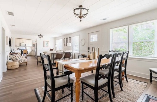 Acworth House | The Acworth peach- sleeps 12