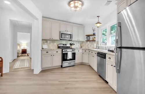 Acworth House | The Acworth peach- sleeps 12