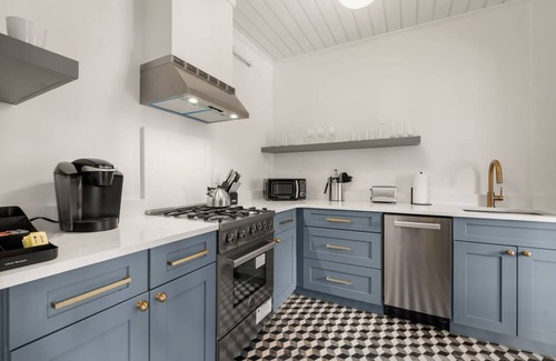 Hyde Park Apartment | The Adaline 7 Luxury Hyde Park Apt