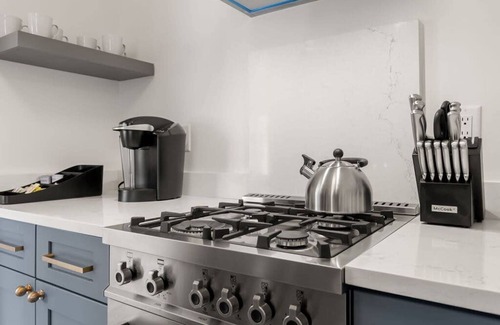Hyde Park Apartment | The Adaline 7 Luxury Hyde Park Apt