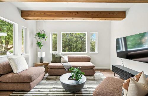 Kerns House | The Adelynn - Luxury 2BR Home in Walkable Portland