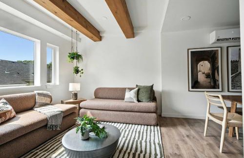 Kerns House | The Adelynn - Modern 2BR House in Central Portland