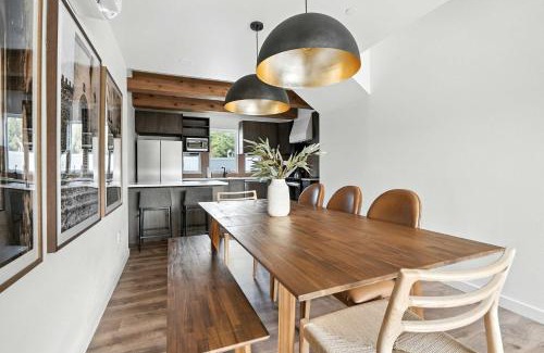 Kerns House | The Adelynn - Modern 2BR House in Central Portland