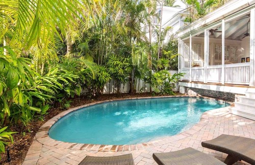 Bahama Village House | *THE ADMIRAL'S ESTATE* Grand Home & Pool + LAST KEY SERVICES.