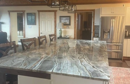 Del Rio House | The Aerie House + Bear's Den Cabin @ Bull Mountain