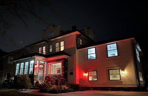 Hamburg House | The Alamo! Historic Sears & Roebuck Showcase 4 bed 2-½ Bath with Jacuzzi