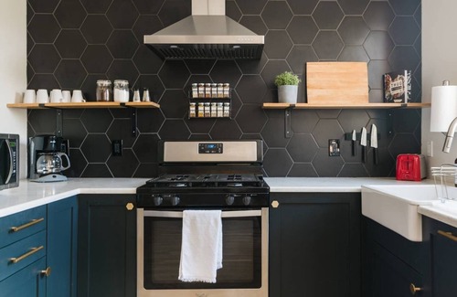 Communipaw Apartment | The Alana - A Chic Duplex 40 Minutes from NYC