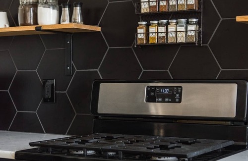 Communipaw Apartment | The Alana - A Chic Duplex 40 Minutes from NYC
